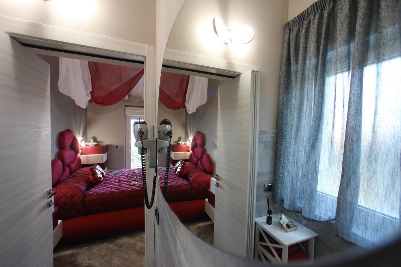 דסנזאנו דל גארדה B&B Bellavista Exclusive In Zona Centrale Con Piscina Riscaldata E Jacuzzi Vista Lago מראה חיצוני תמונה