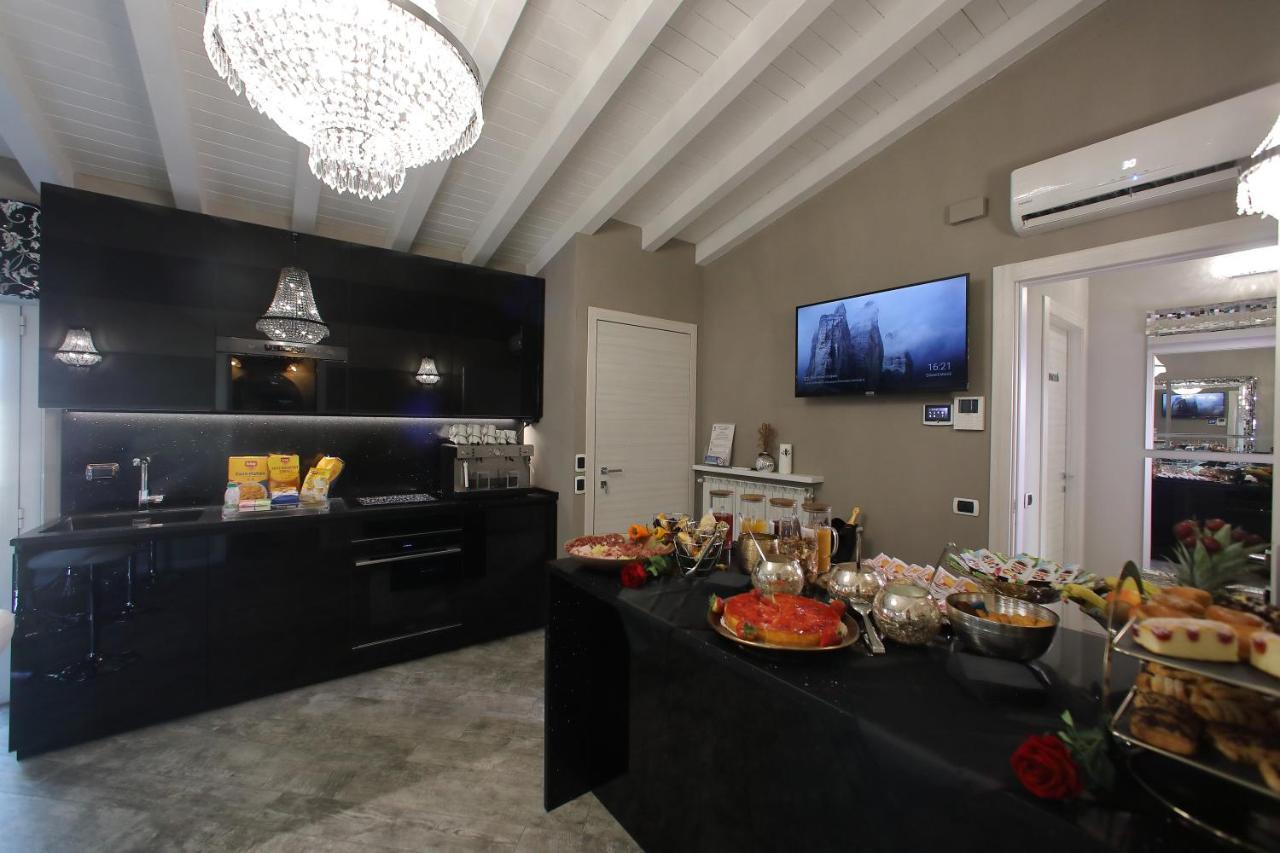 דסנזאנו דל גארדה B&B Bellavista Exclusive In Zona Centrale Con Piscina Riscaldata E Jacuzzi Vista Lago מראה חיצוני תמונה